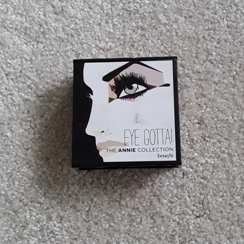 NEW Benefit Eyeshadow palette Annie Eye Collection kit